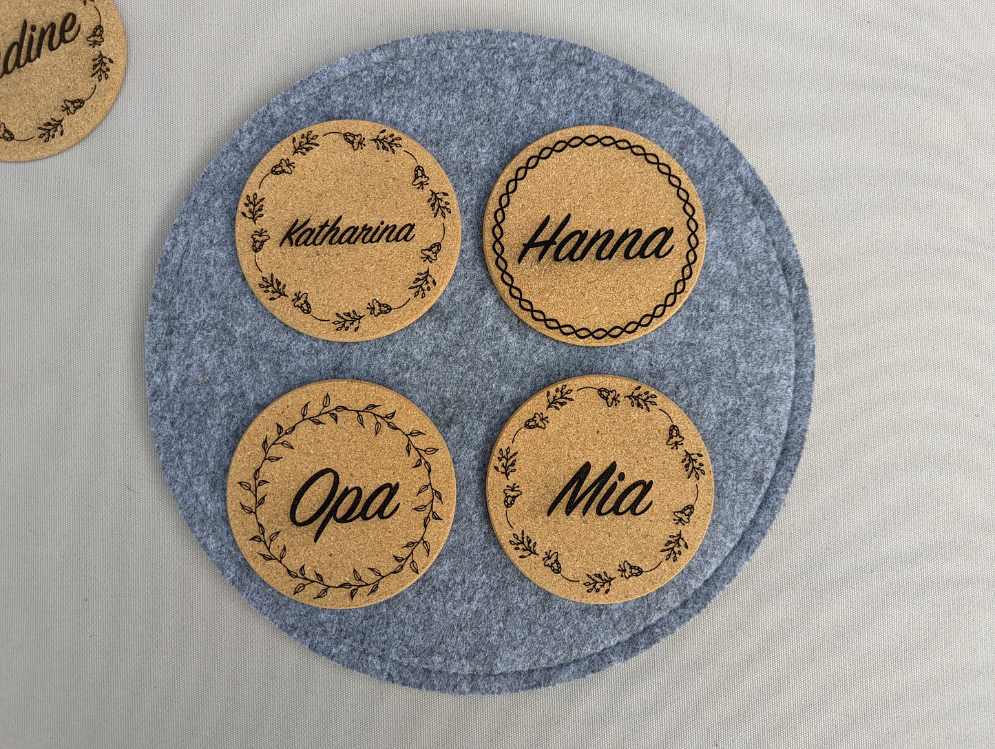 Namensschild | Untersetzer | Tassenuntersetzer | Platzkarte | Gastgeschenk | Glasuntersetzer personalisiert | Kork | Hochzeit