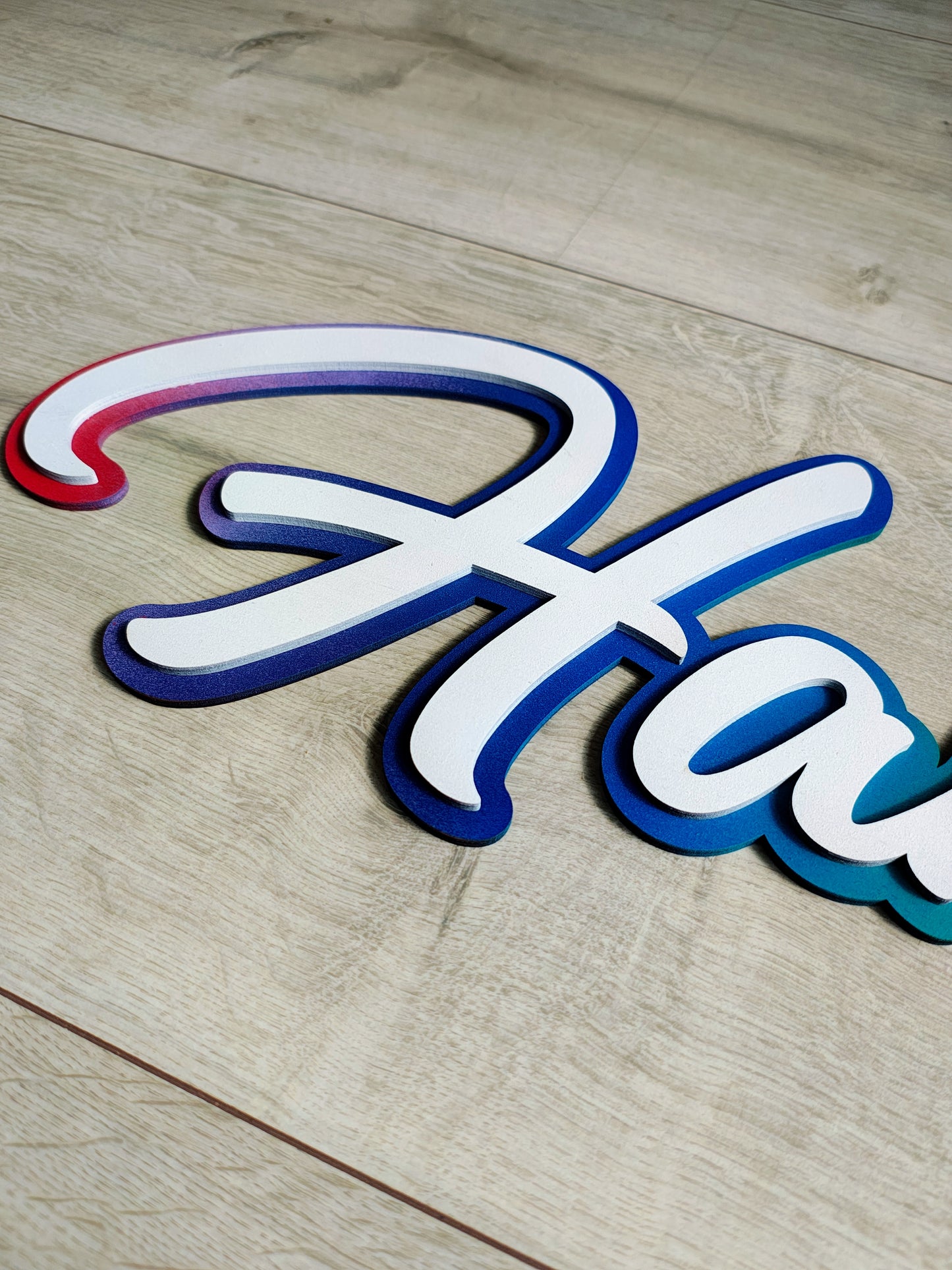 Kinderzimmer Namensschild aus Holz in Regenbogenfarben | Wanddeko mit Wunschname, Babyzimmer Dekoration, personalisiertes Holzschild