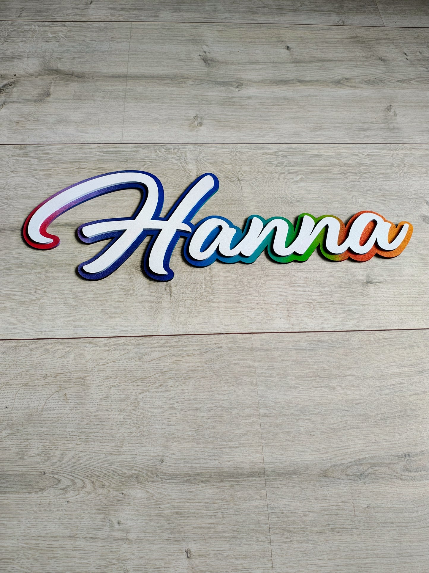 Kinderzimmer Namensschild aus Holz in Regenbogenfarben | Wanddeko mit Wunschname, Babyzimmer Dekoration, personalisiertes Holzschild