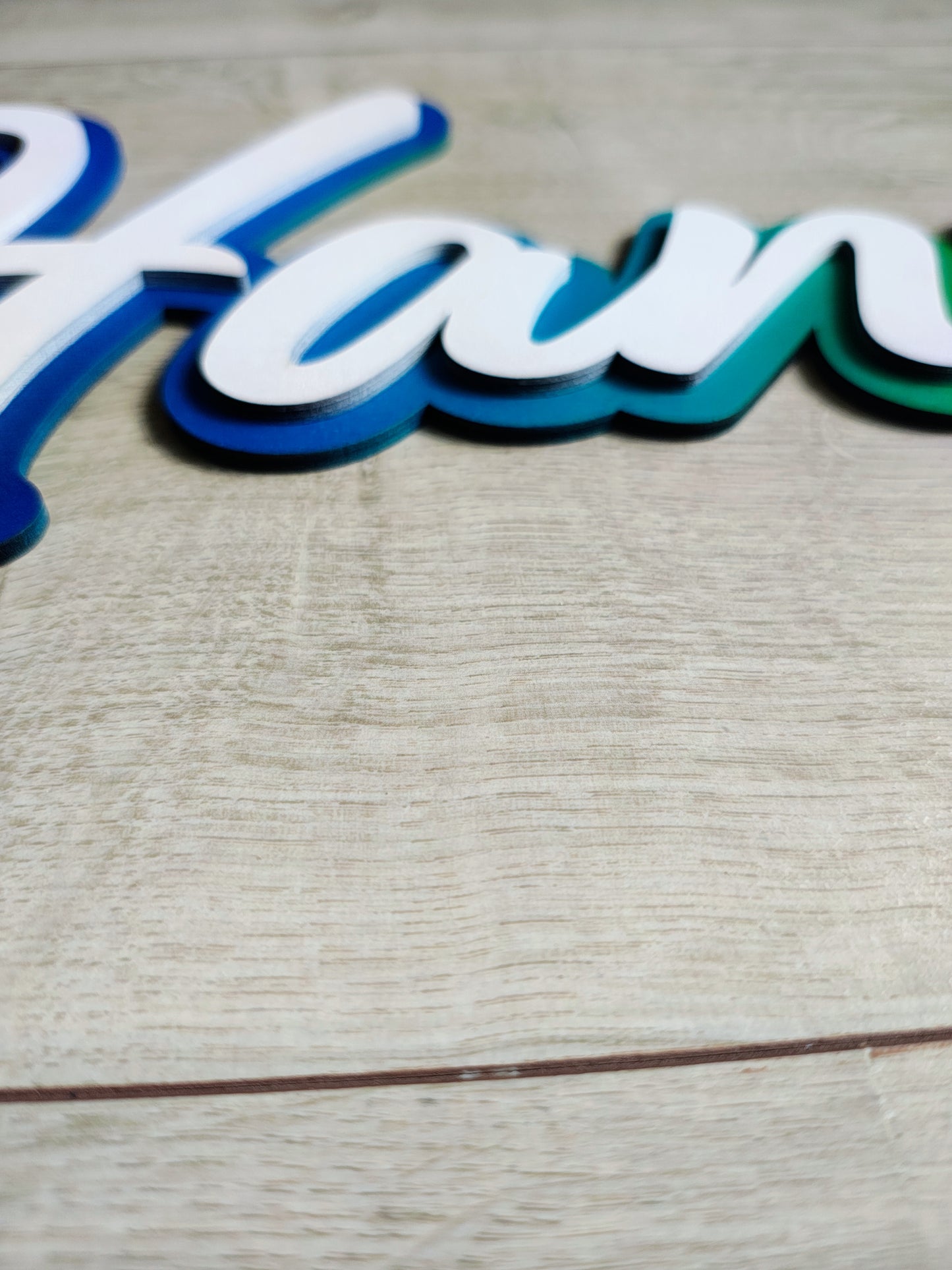 Kinderzimmer Namensschild aus Holz in Regenbogenfarben | Wanddeko mit Wunschname, Babyzimmer Dekoration, personalisiertes Holzschild