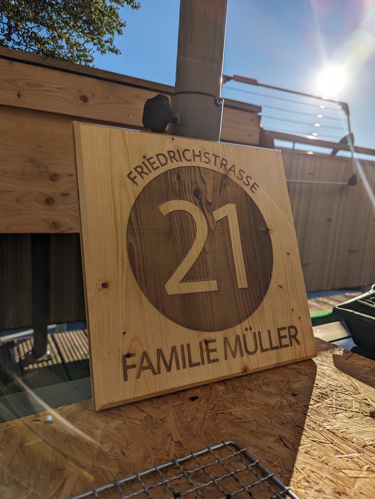 Premium-Türschild aus Holz