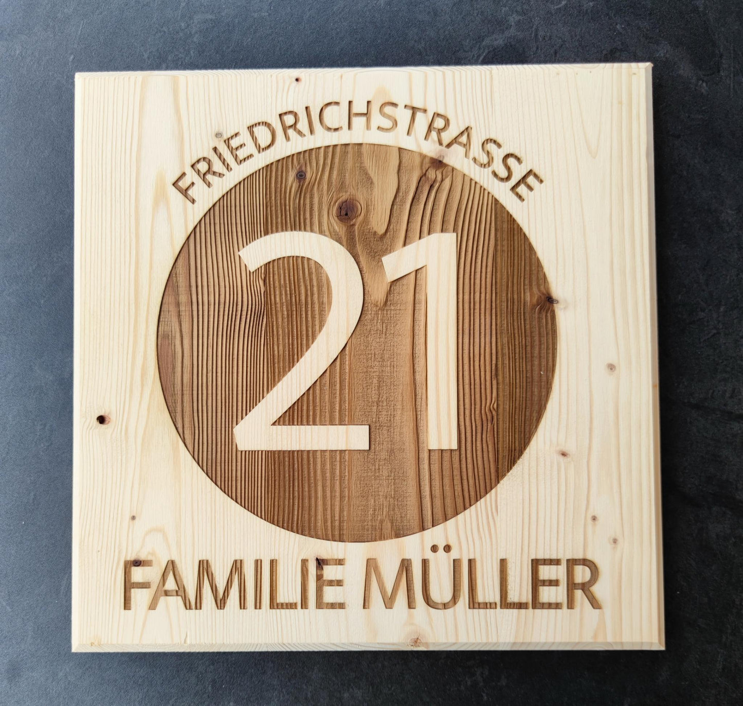 Premium-Türschild aus Holz